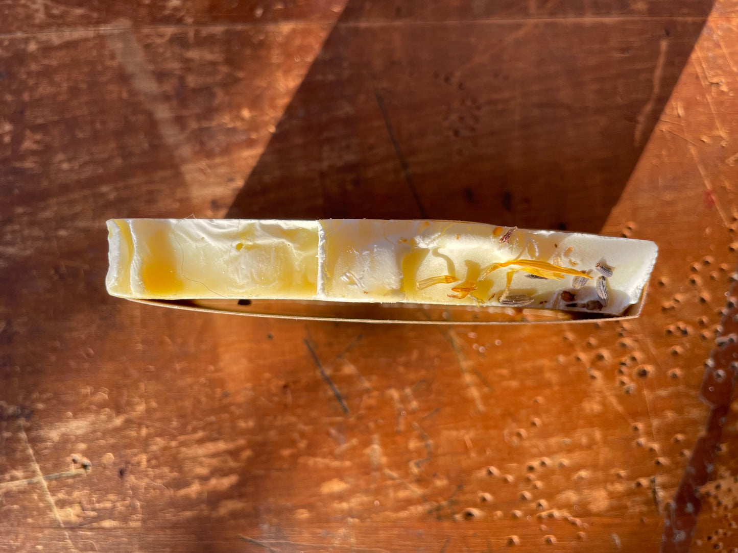 Handmade Scented Soap w. Foraged, Natural, Organic Ingredients for a Refreshing Spa Experience (Assorted)